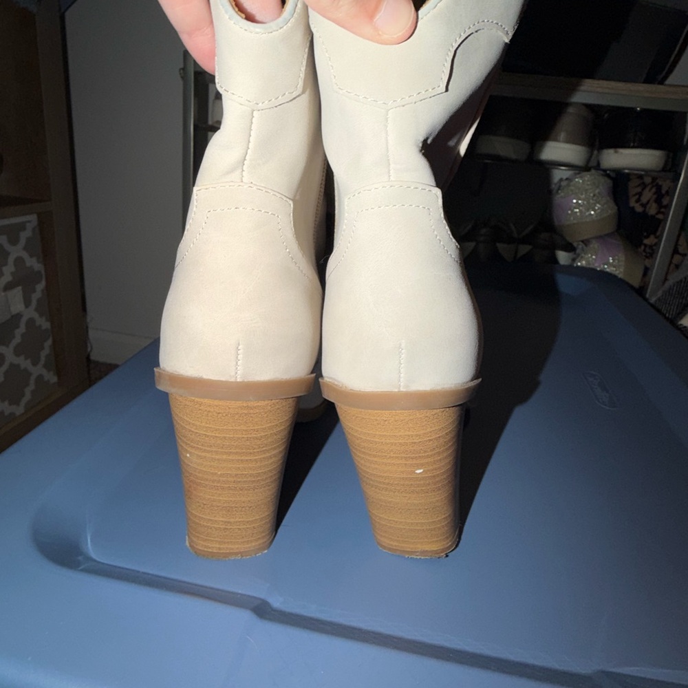 Kohl's Cream Western-Inspired Block Heel Ankle Boots - Picture 3 of 5